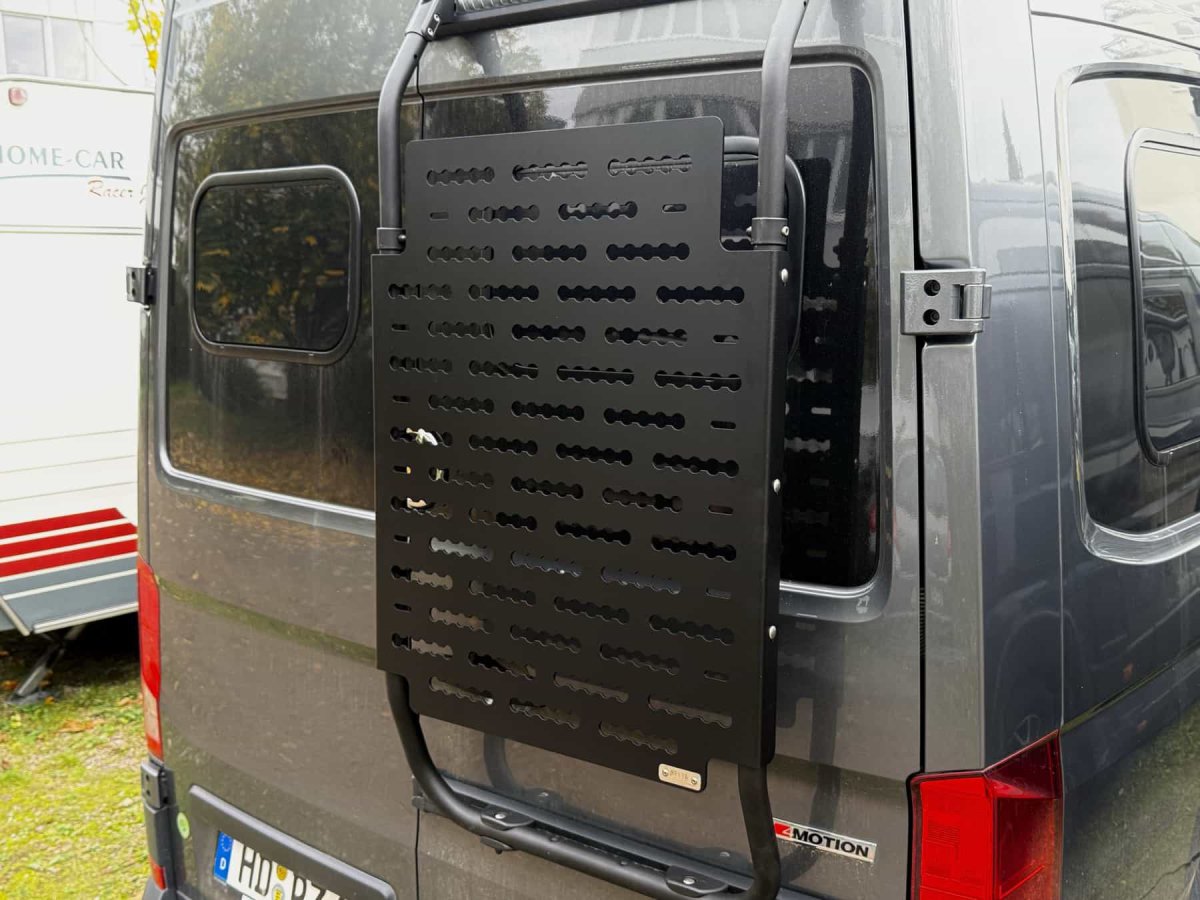 Styl-Toolboard am Heck des VW Grand California